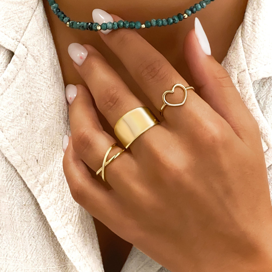 Elegant women's necklace featuring smooth natural jade beads & shiny gold plated details, a refreshing summer accessory.