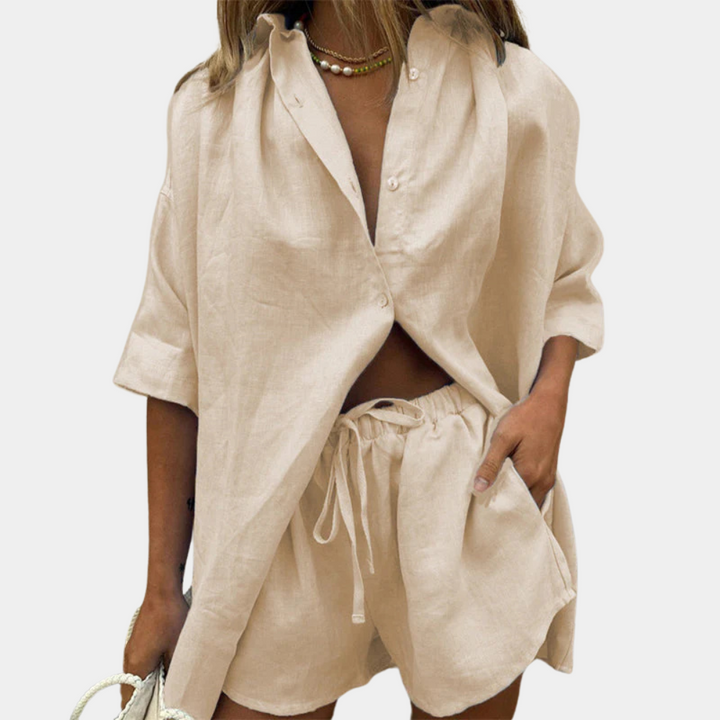 Women's relaxed 2-piece summer outfit. Comfortable top & pants set, perfect casual loungewear for summer.