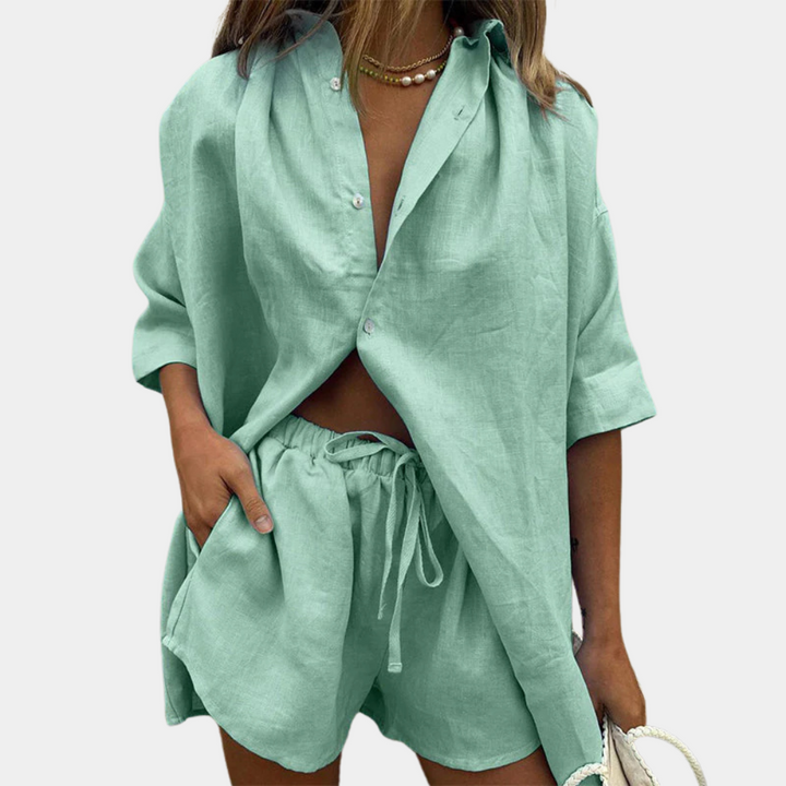 Relaxed women's 2-piece summer top & pants set. Casual and comfortable for everyday wear or vacation.