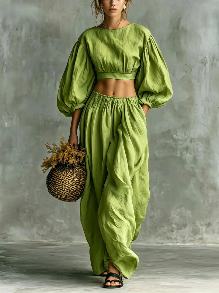 Soft women's relaxed two-piece trouser set with stylish balloon sleeves & wide-leg pants. Ideal for everyday wear.