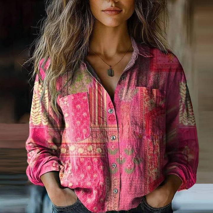 Casual women's flowy blouse in a relaxed fit, adorned with an elegant vintage bohemian print. Summer ready.