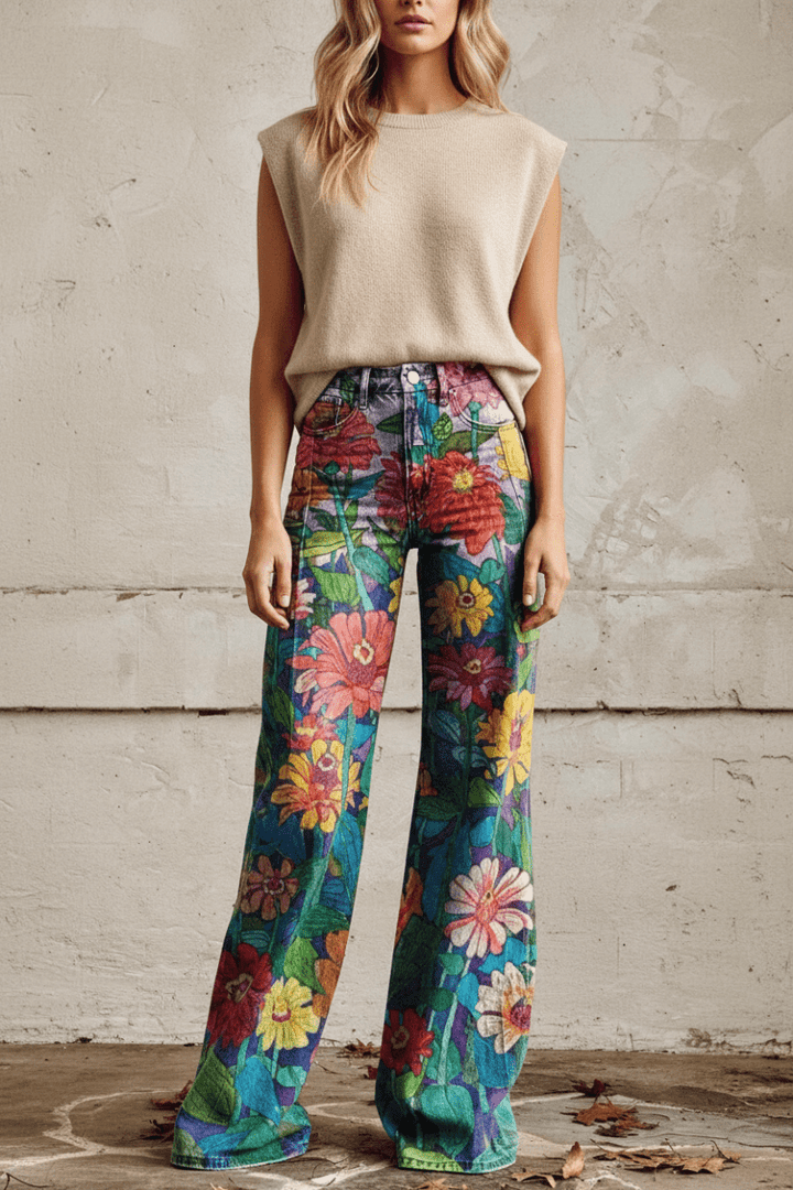 Loose fit women's summer pants, breathable denim with a relaxed and stylish design.