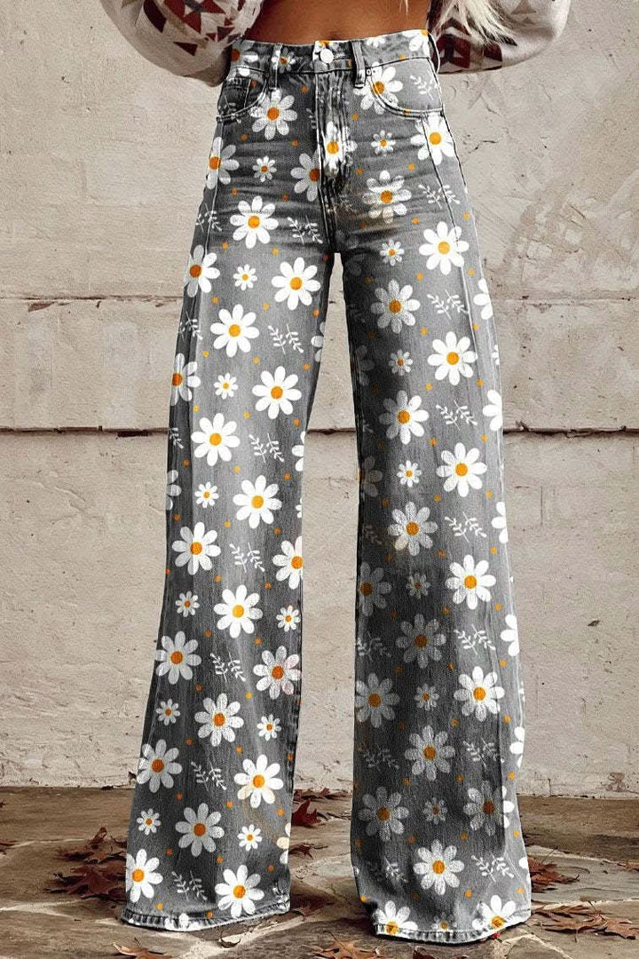 Stylish women's baggy jeans with a loose fit, ideal for summer comfort.
