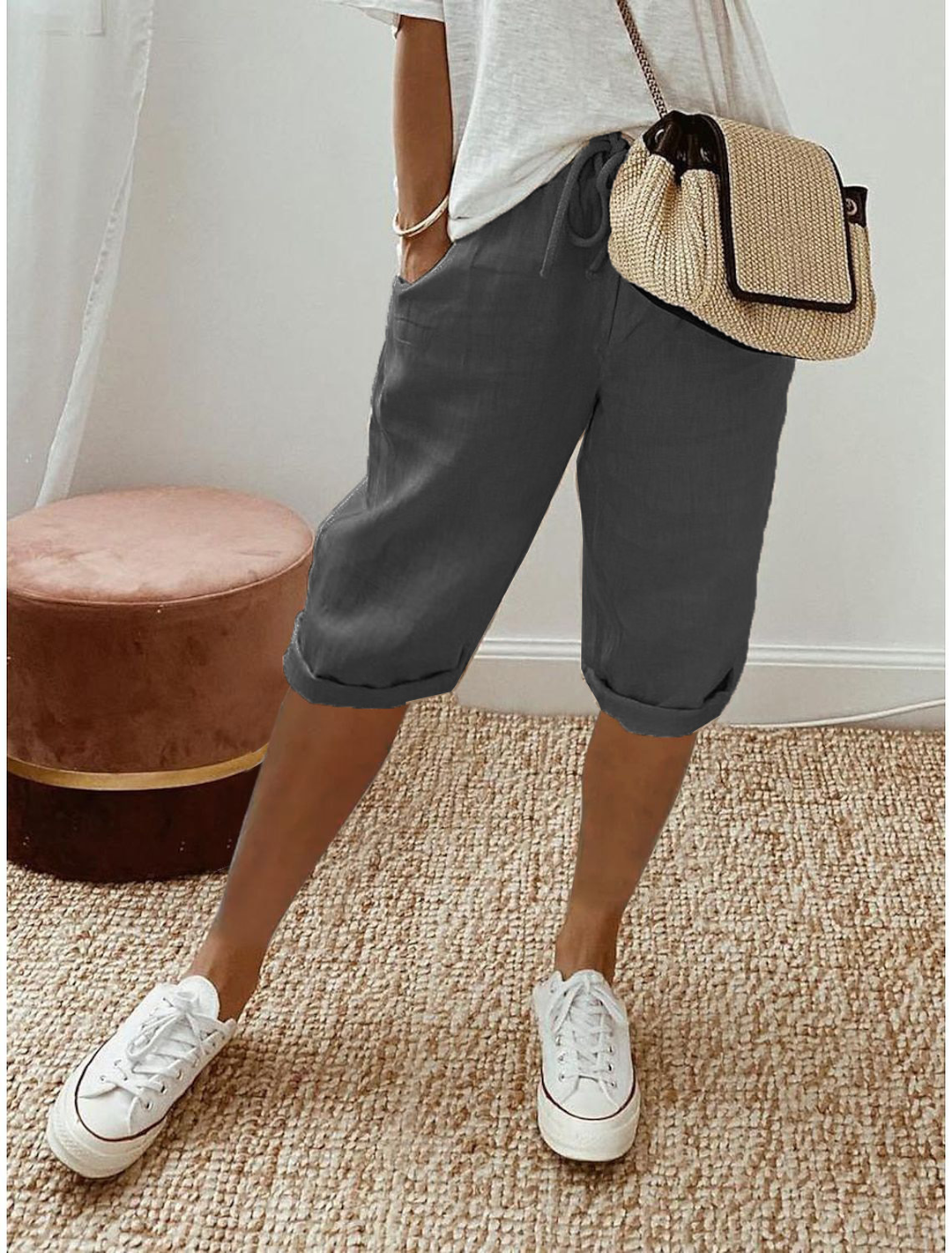 Lightweight women's capri pants, relaxed fit with elastic waist, perfect for casual summer wear.