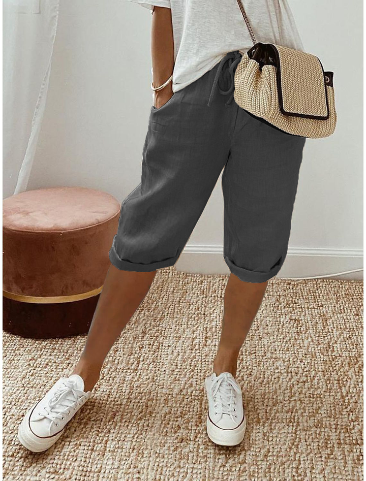 Lightweight women's capri pants, relaxed fit with elastic waist, perfect for casual summer wear.