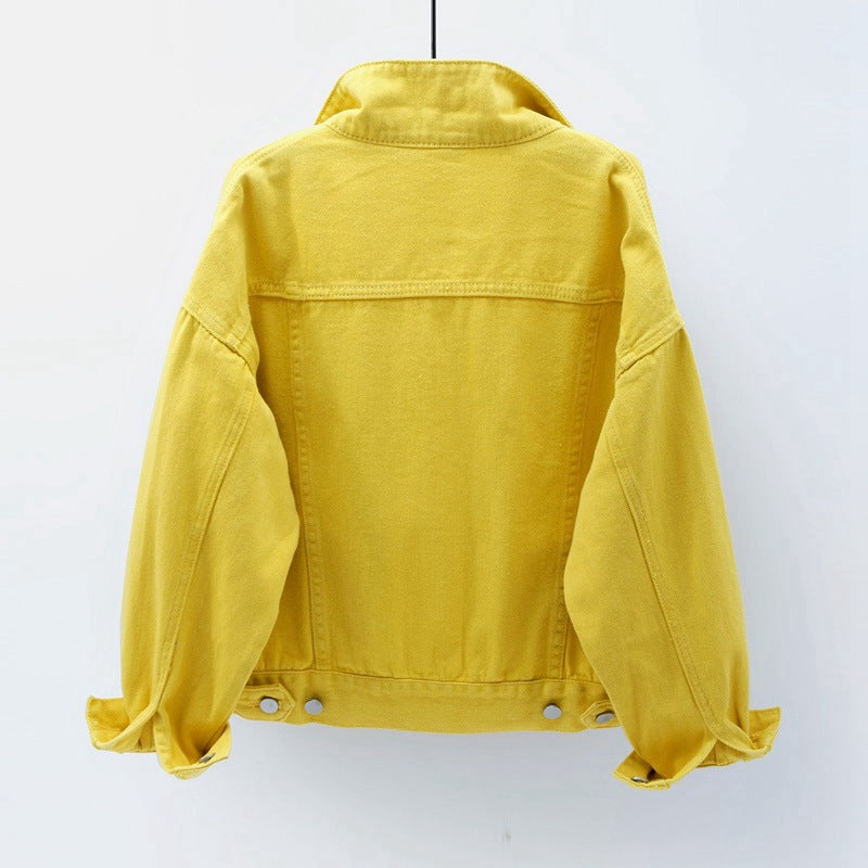 Trendy women's outerwear: relaxed-fit denim jacket for a chic, versatile look.