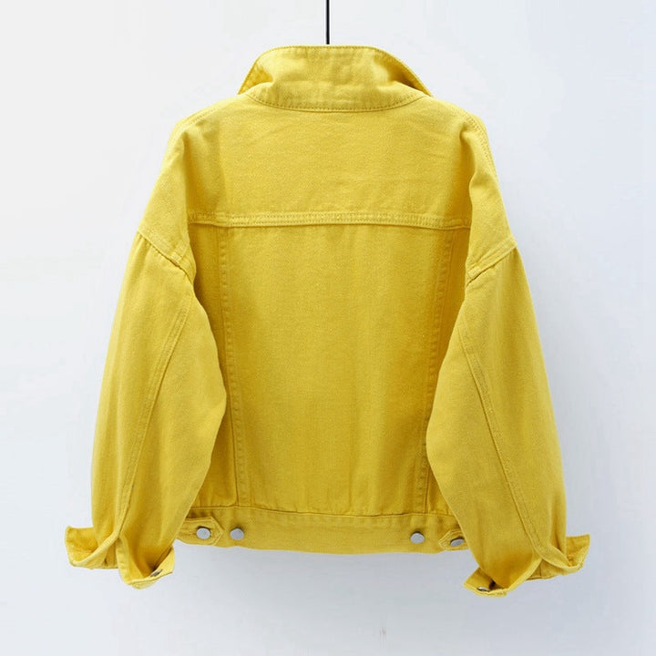 Trendy women's outerwear: relaxed-fit denim jacket for a chic, versatile look.