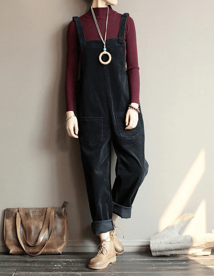 Stylish women's wide-leg dungaree jumpsuit in a relaxed fit, ideal for versatile casual fashion.