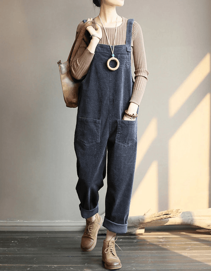 Chic women's dungaree-style jumpsuit, relaxed wide-leg fit for comfortable, casual everyday fashion.