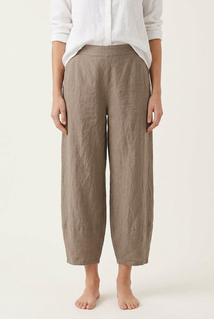 Women's relaxed fit linen leisure pants for everyday comfort; ideal casual wear.