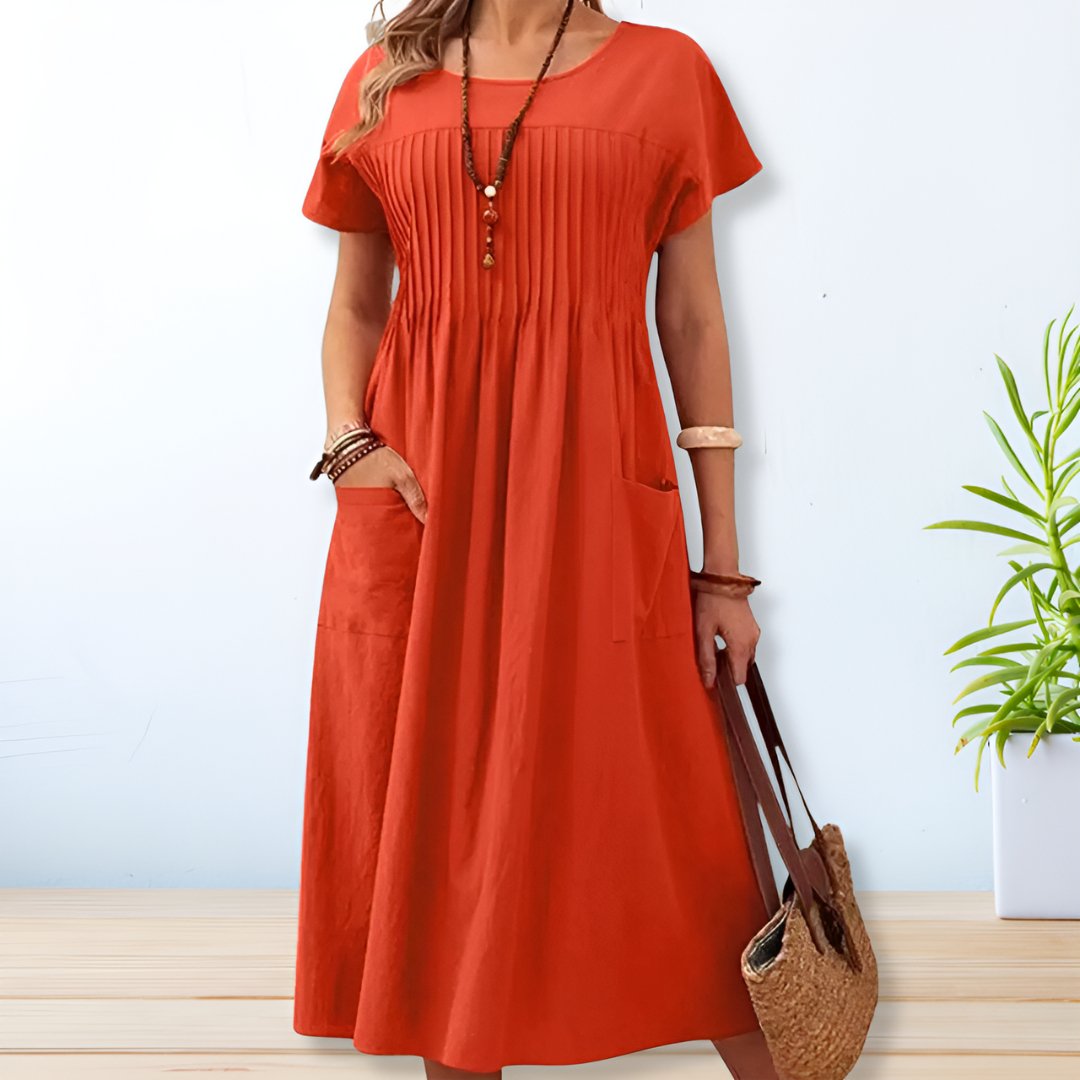 Casual women's midi day dress. Relaxed fit with short sleeves & pockets, ideal for effortless summer comfort.