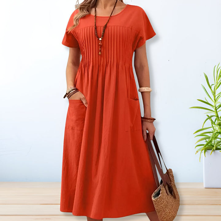 Casual women's midi day dress. Relaxed fit with short sleeves & pockets, ideal for effortless summer comfort.