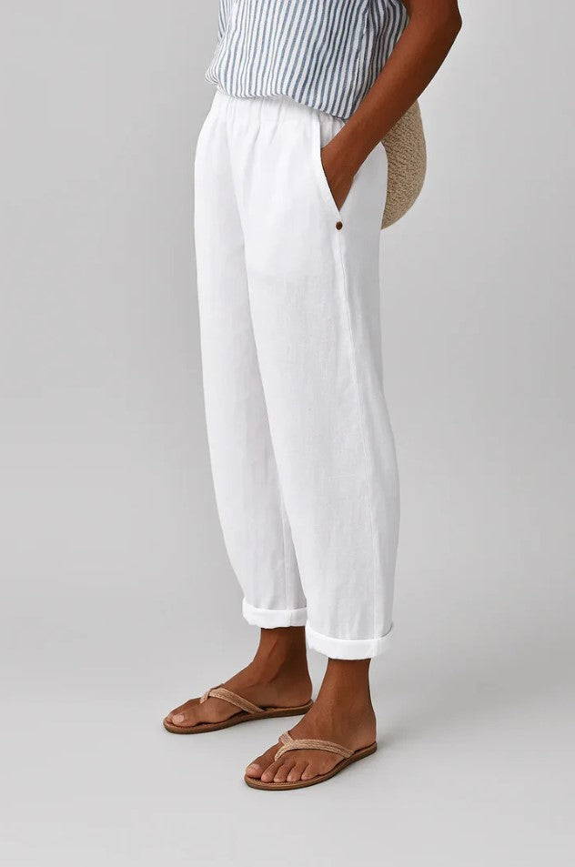 Comfortable women's pants, elastic waist, relaxed fit, ideal for casual wear, spring & summer.