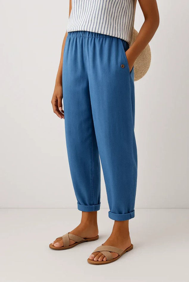 Versatile women's straight leg trousers, relaxed fit, elastic waist for all-day comfort.