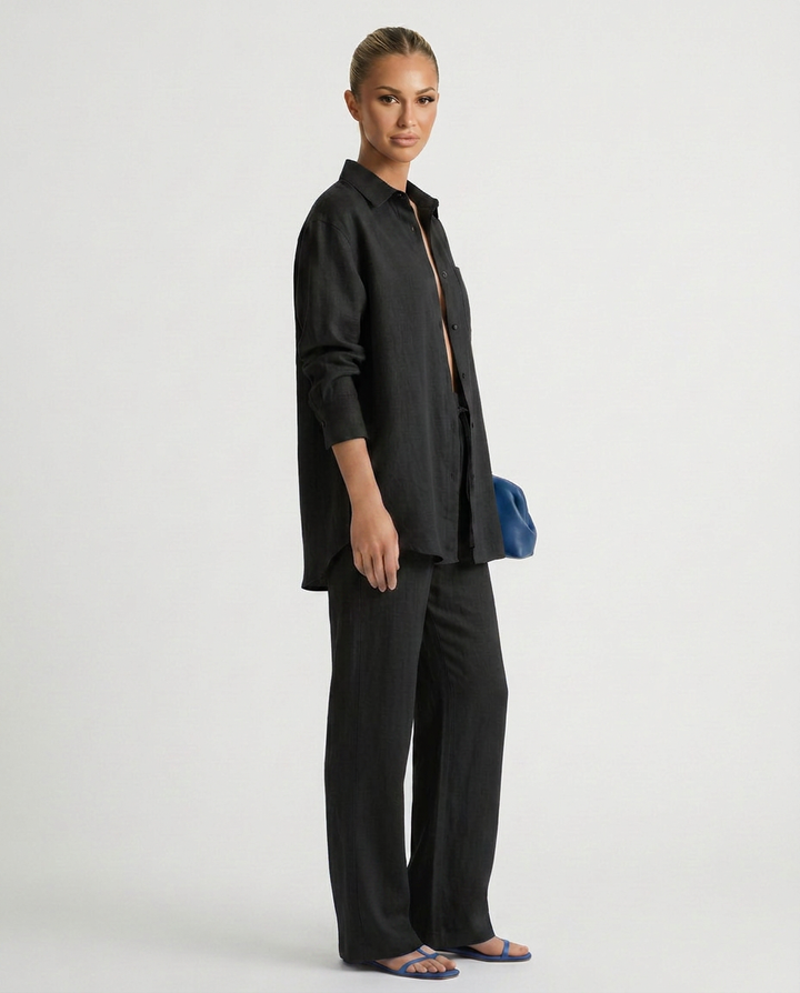 Comfortable women's relaxed lounge set, a fashionable two-piece outfit for versatile wear.