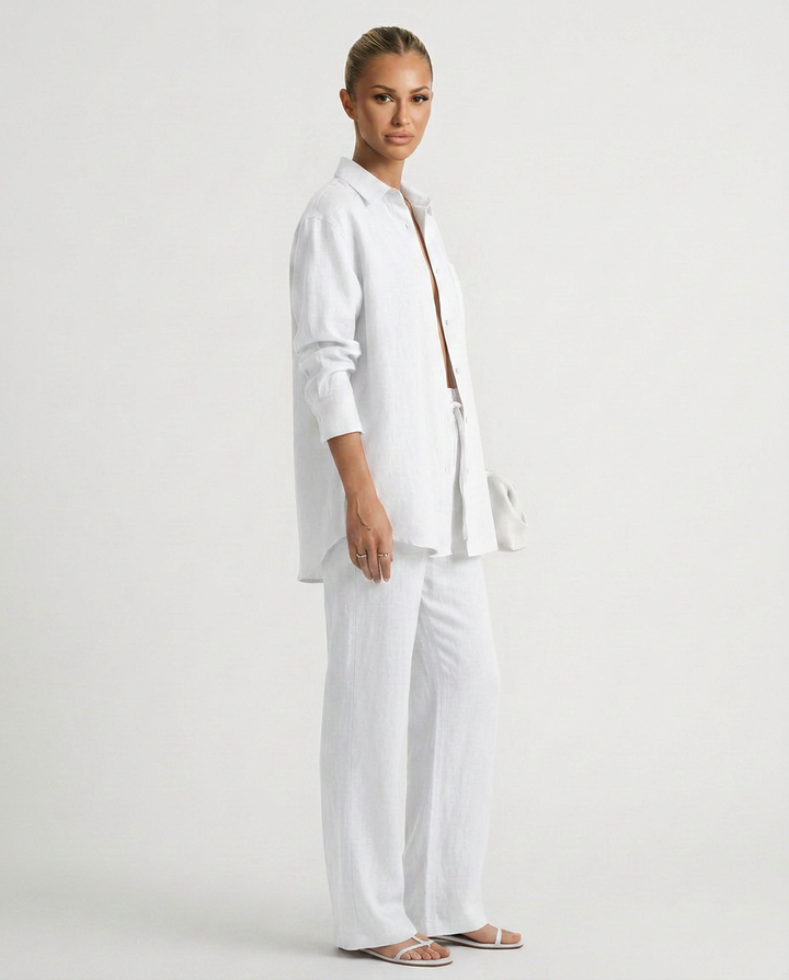 Trendy women's relaxed fit lounge set, a comfortable two-piece for spring/summer fashion.