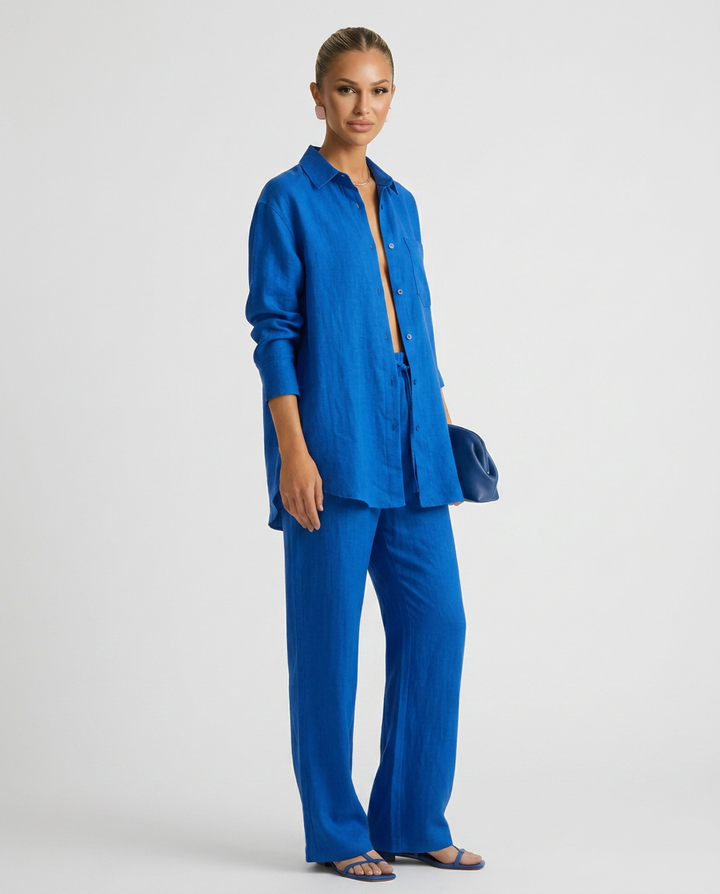 Soft women's relaxed lounge set, a fashionable two-piece for spring & summer.