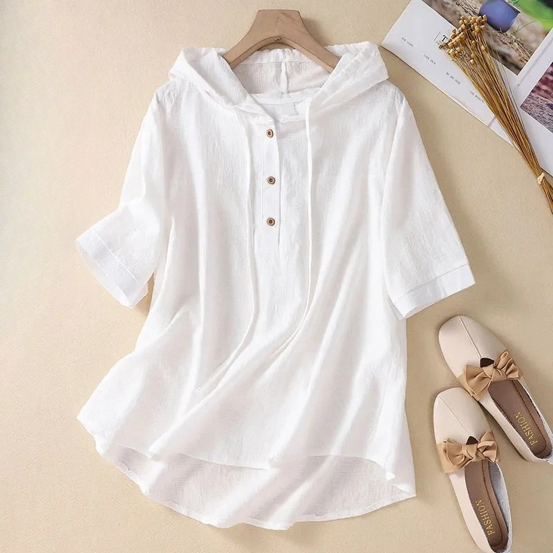 Women's relaxed hooded blouse for effortless casual style, perfect everyday wear in spring/summer.