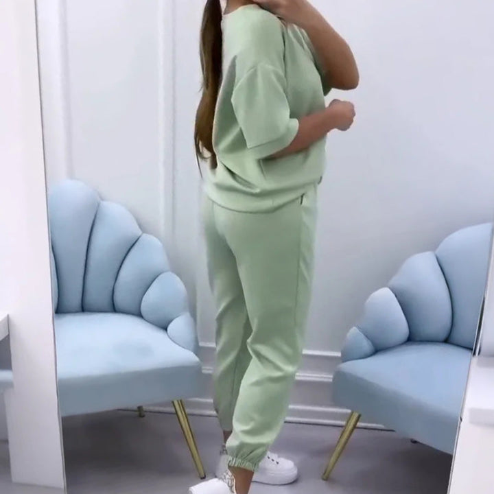 Breathable women's short sleeve relaxed matching set, perfect for casual outfits, lounge wear & travel.