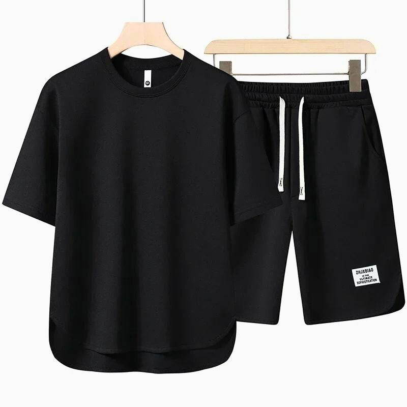 Versatile women's two-piece T-shirt and shorts set. Ideal for casual wear, loungewear, or summer vacation.