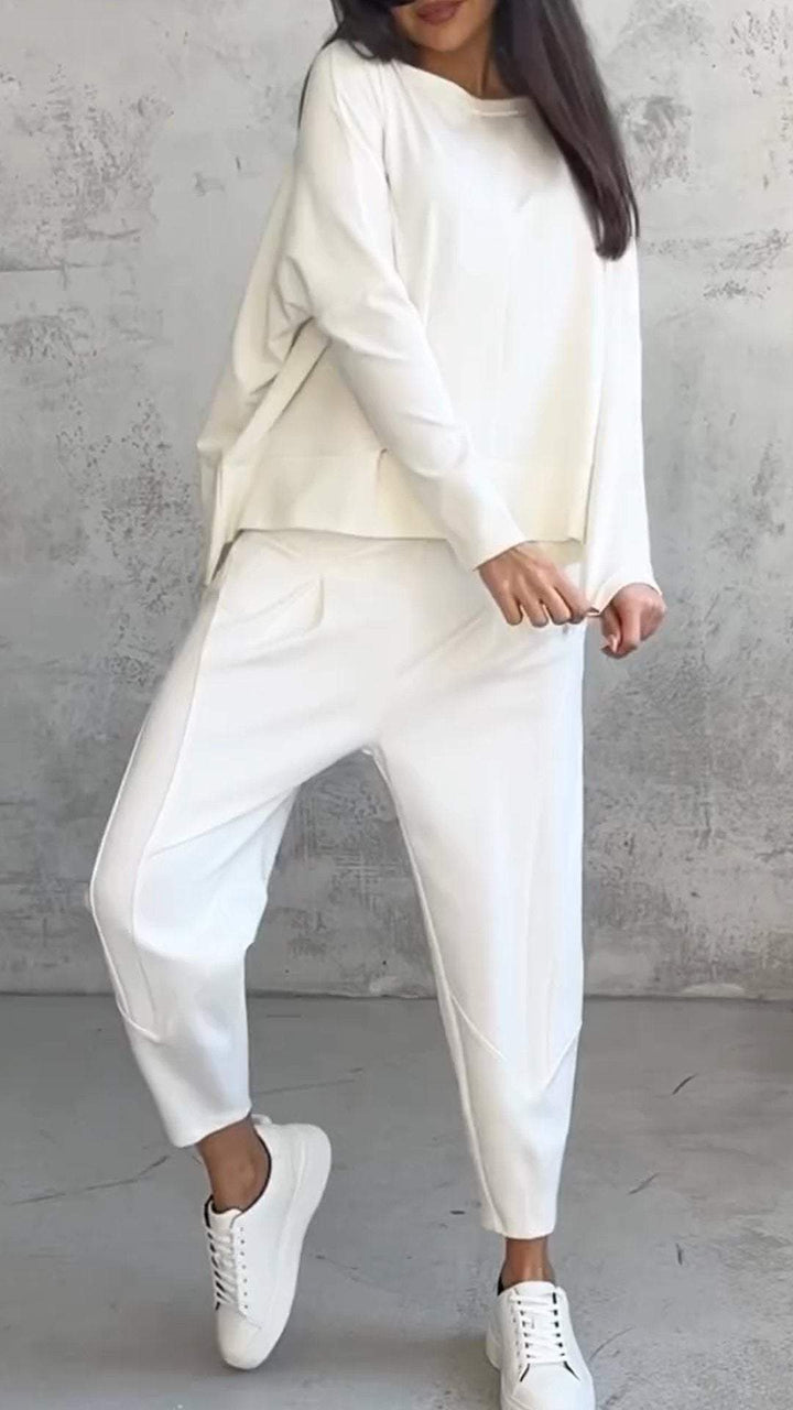 Women's relaxed two-piece leisure set, cozy long sleeve & round neck design for stylish everyday wear.