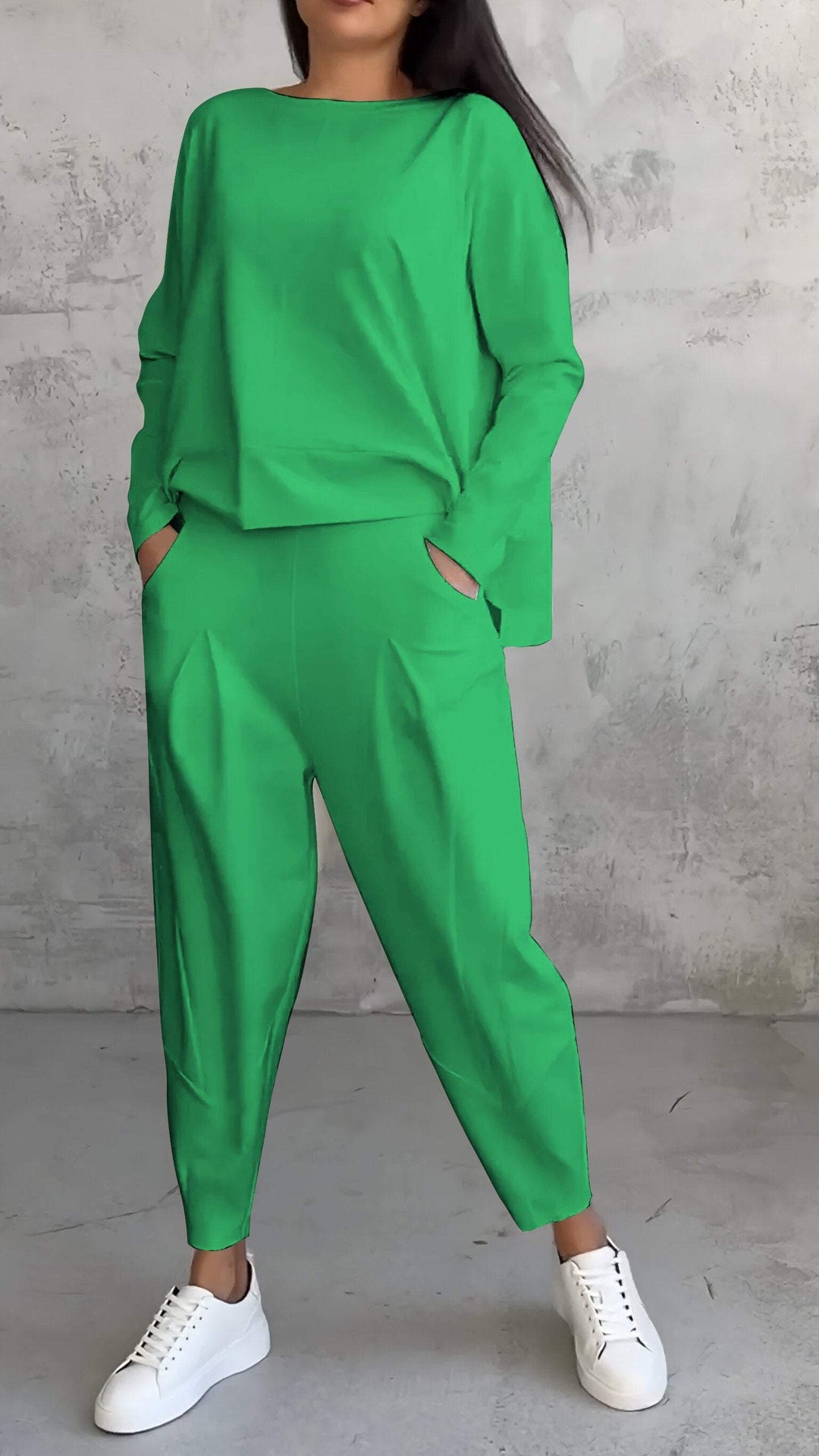 Women's cozy two-piece leisure set, perfect lounge wear for ultimate relaxed comfort.
