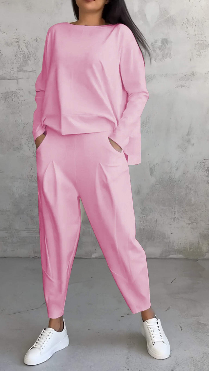 Versatile women's two-piece leisure set, ideal casual outfit for everyday comfort.