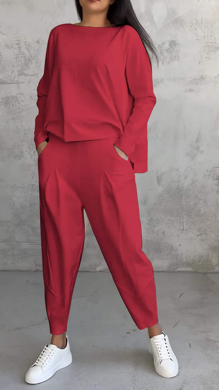 Long sleeve detail of women's relaxed two-piece leisure set, perfect for cozy lounge wear.
