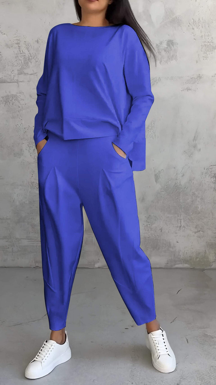 Women's stylish two-piece leisure set, a relaxed casual outfit for everyday chic.