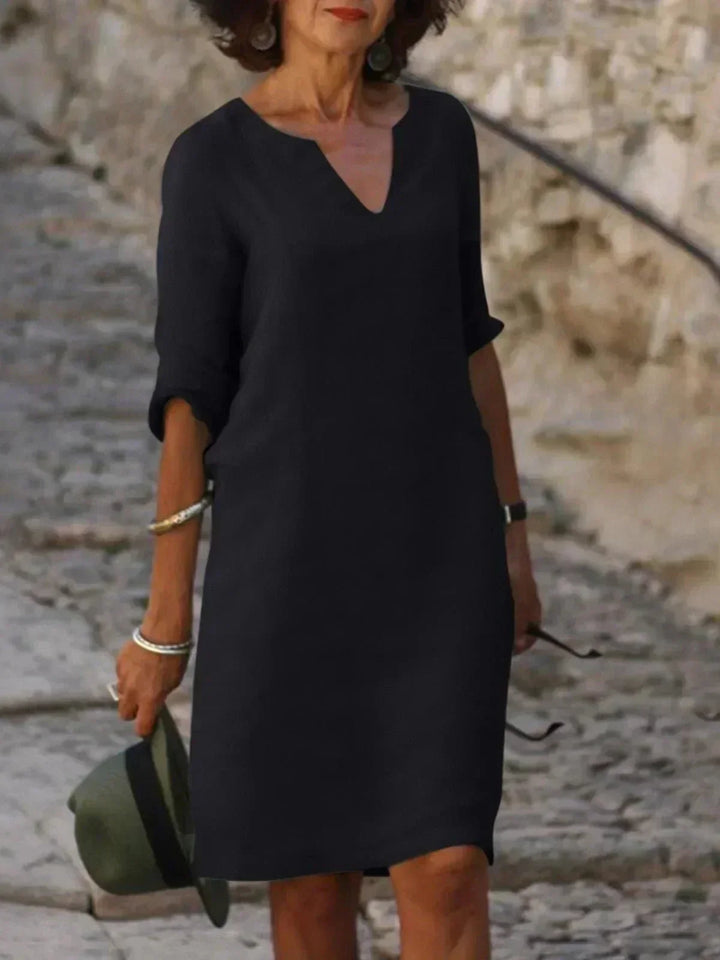 Comfortable women's V-neck midi dress with pockets, perfect for casual summer wear.