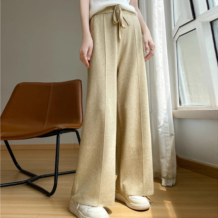 Comfortable women's wide-leg lounge pants for relaxed everyday style, featuring a high waist & drawstring.