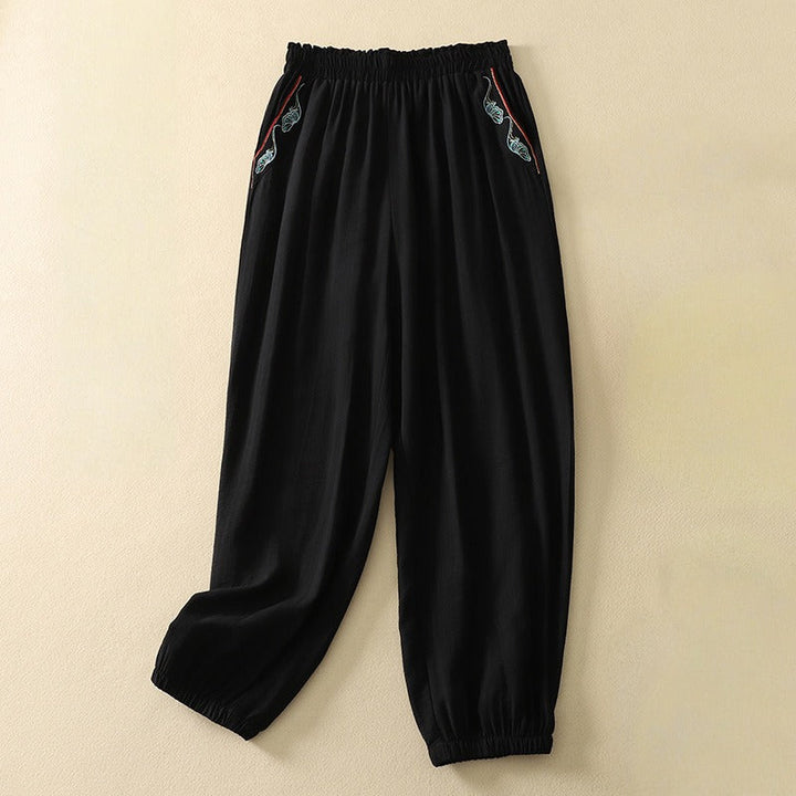 Women's flowy wide leg pants in a relaxed fit, perfect for comfortable wear. Elegant casual chic summer fashion.