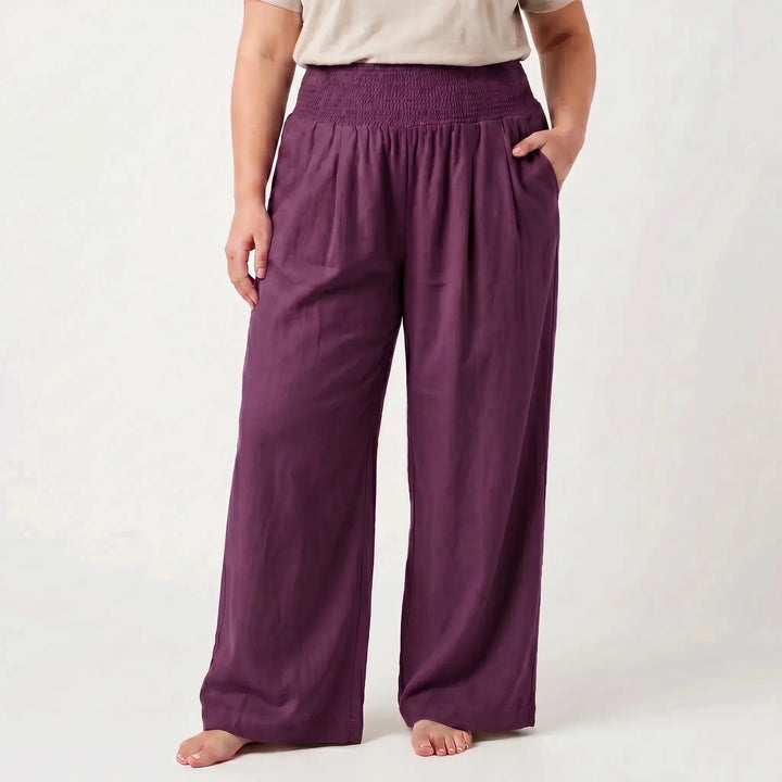 Flowy women's wide-leg summer pants, ideal for beachwear or a relaxed vacation outfit.