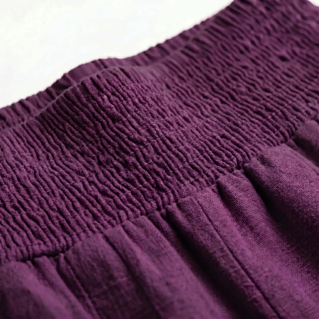 Comfortable women's relaxed fit wide-leg trousers, perfect for summer fashion and travel.