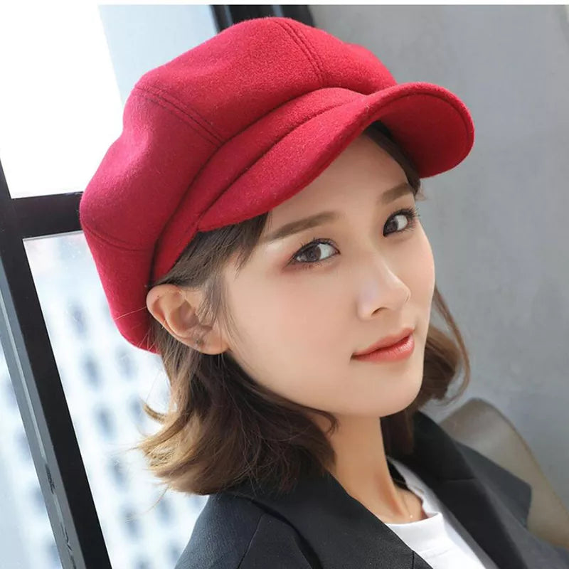 Fashionable women's retro balloon hat, a warm cotton winter accessory with vintage charm.
