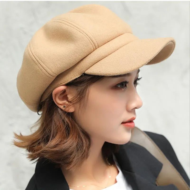 Timeless women's retro balloon hat, soft cotton vintage style. A must-have fall/winter accessory.