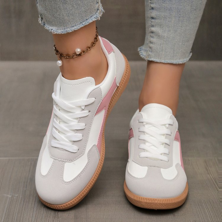 Versatile women's retro casual sneakers, comfortable for everyday and stylish street fashion.