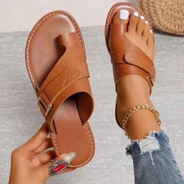 Stylish women's retro sandals offering superior comfort & orthopedic arch support for leisure and summer travel.