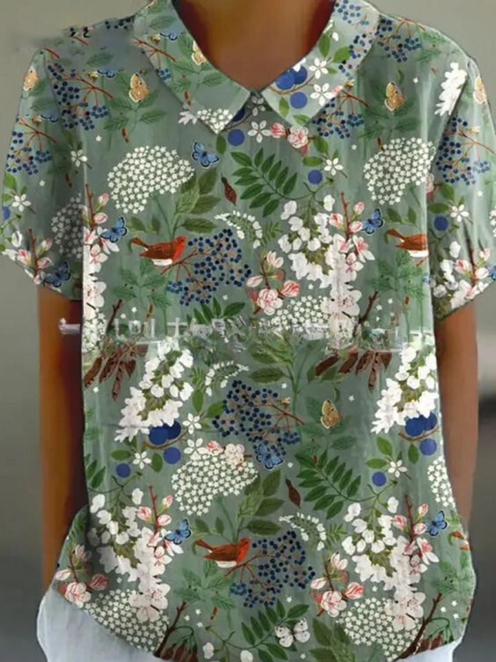 Women's vintage floral top with intricate embroidery, short sleeves. Casual and chic.