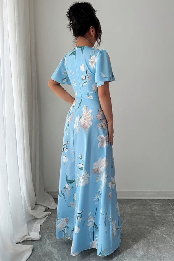 Sophisticated women's floral midi dress, retro pleated design for summer elegance.