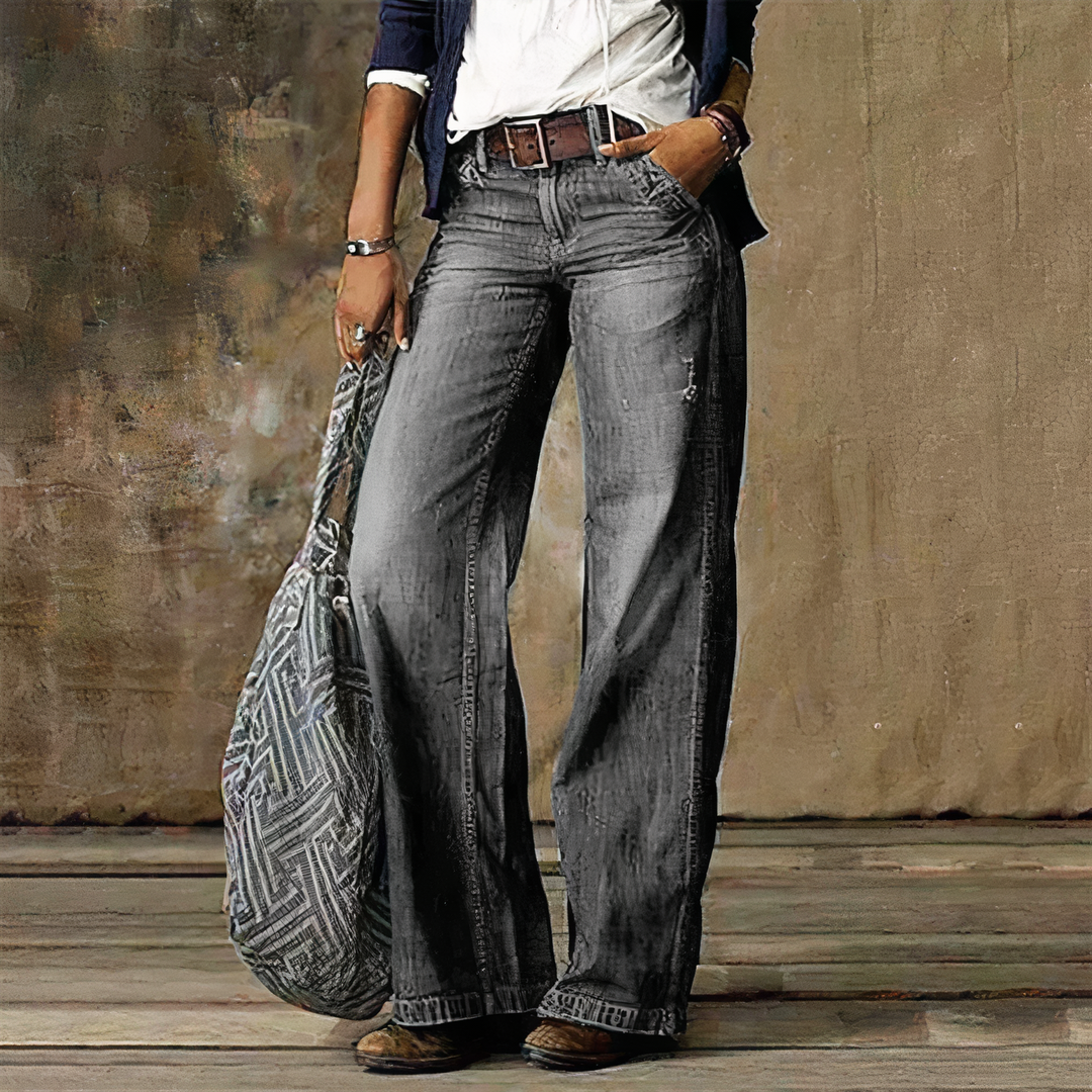 Black women's retro high-waist jeans, vintage fashion for a flattering and stylish casual look.