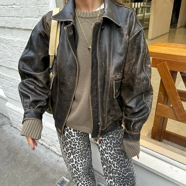 Fashionable women's retro high-waisted leopard print jeans, offering comfort and trendy casual style.