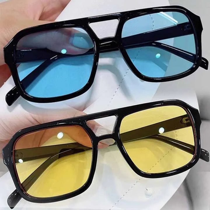 UV400 women's retro prism sunglasses, classic square frame for a vintage and fashionable accessory.