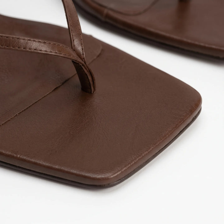Versatile women's retro kitten heel sandals; ideal for casual chic day-to-night styling.