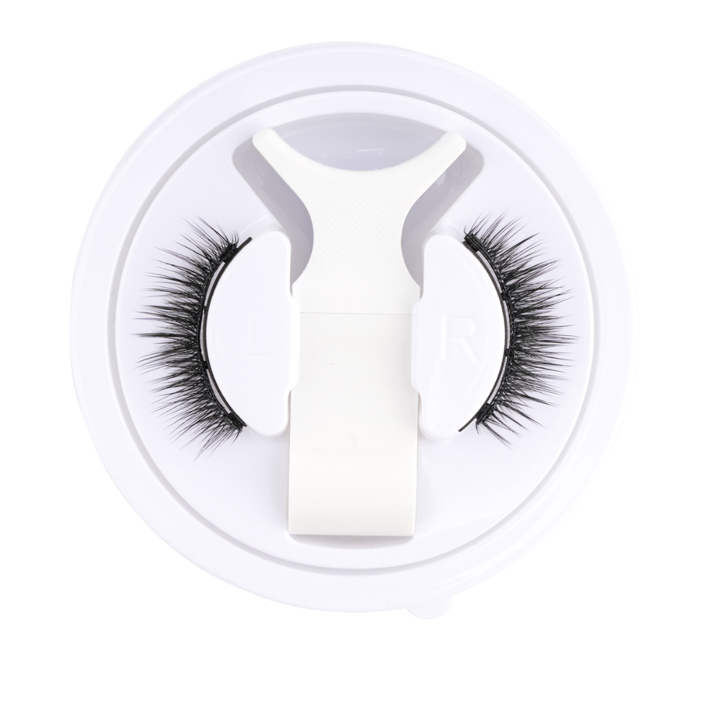 Voluminous magnetic false eyelashes with applicator. Reusable, glue-free 3D lashes for dramatic eye makeup.
