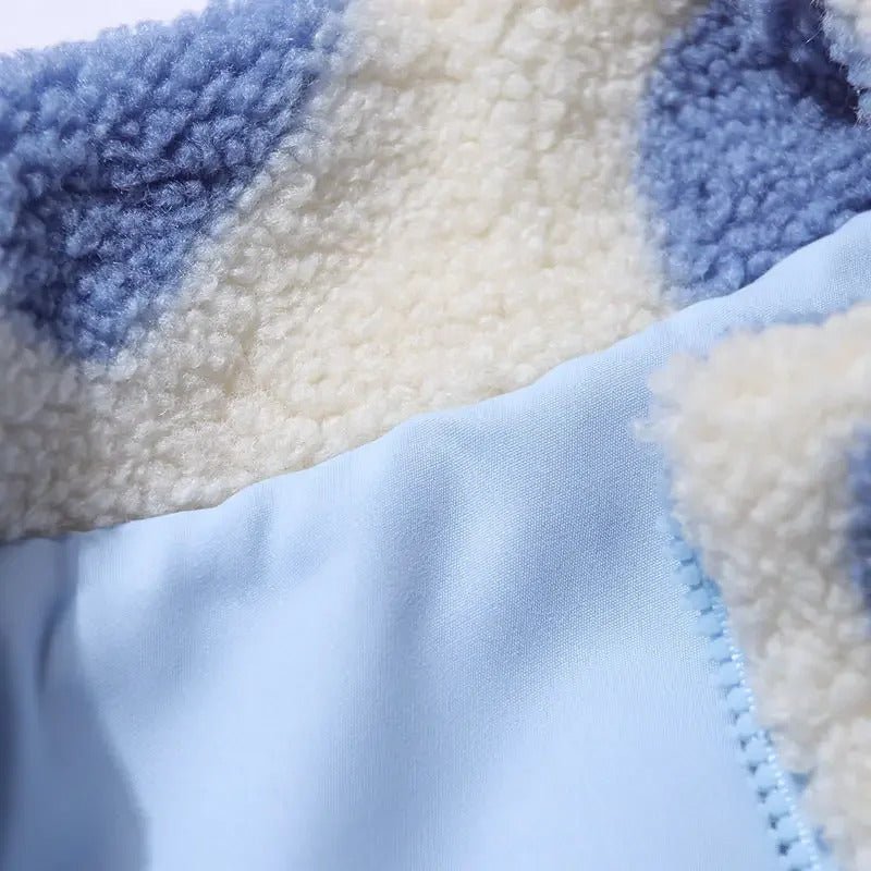 Comfortable and stylish women's reversible jacket, with a delightful heart pattern for all seasons.