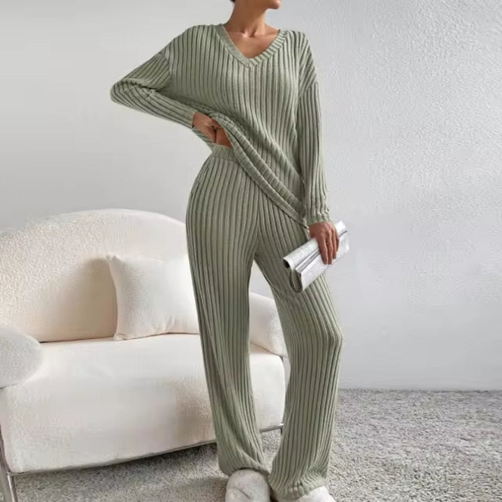 Soft women's ribbed knit loungewear set. A comfortable two-piece outfit perfect for relaxing or casual outings.