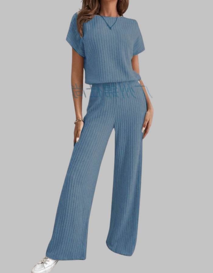 Versatile women's ribbed outfit with an effortless short sleeve top and flowing wide-leg pants. Summer fashion.