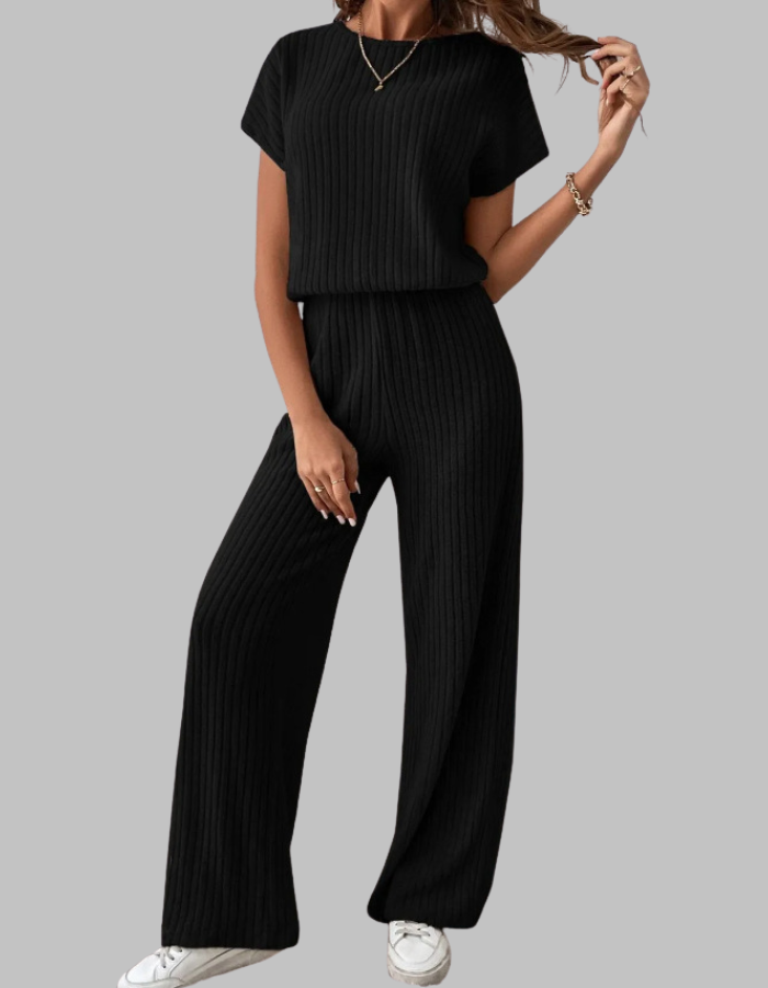 Effortless women's summer outfit: ribbed short sleeve top paired with flowy wide-leg pants. Casual chic.