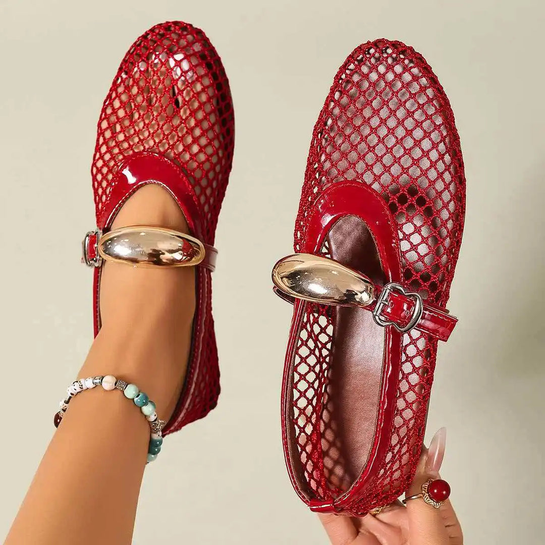 Comfortable women's slip-on mesh flats, ideal for everyday casual wear and spring fashion.